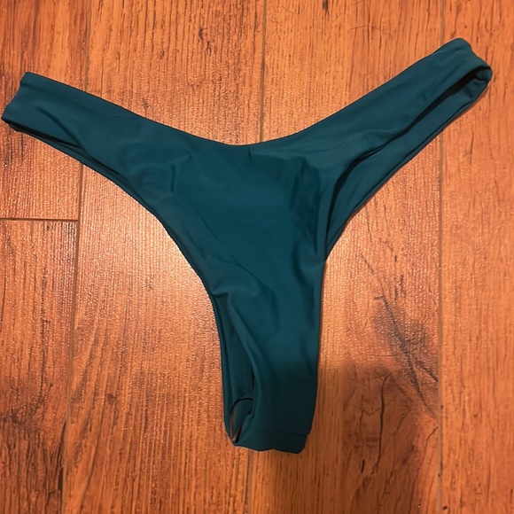 BRAND NEW THONG BIKINI - Picture 2 of 3